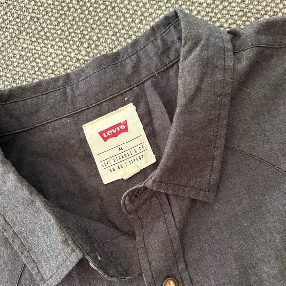 Levi’s: Men’s Short Sleeve Button Down - Picture 3 of 3